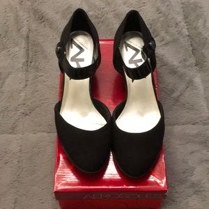 Anne Klein size 8.5 Black
